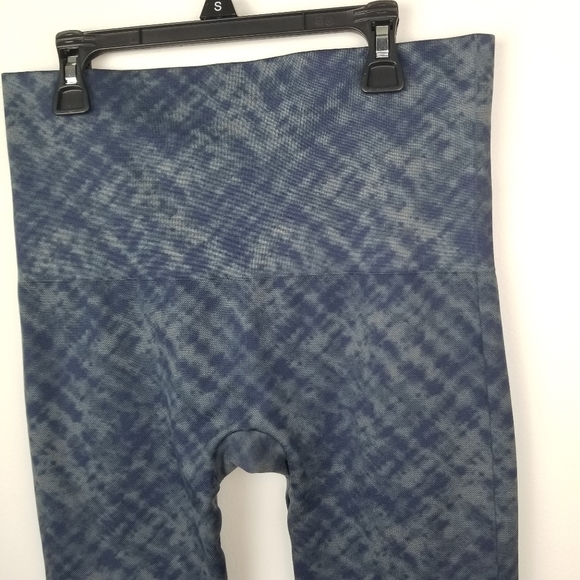 SPANX Look at Me Now seamless blue tie dye crop leggings 1X - Picture 8 of 15